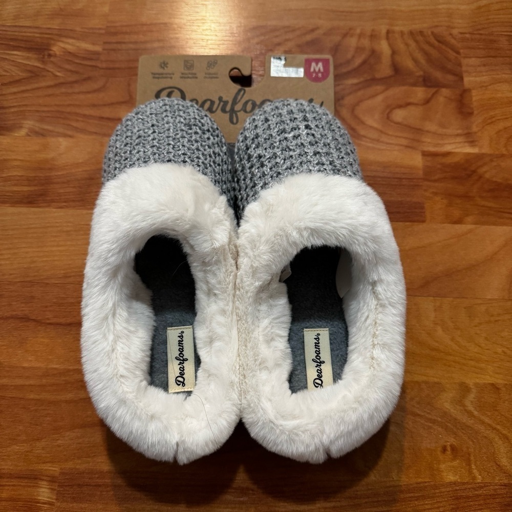 Dearfoam Memory Foam Slippers Size Medium 7-8 Gray And White NWT MSRP $36!